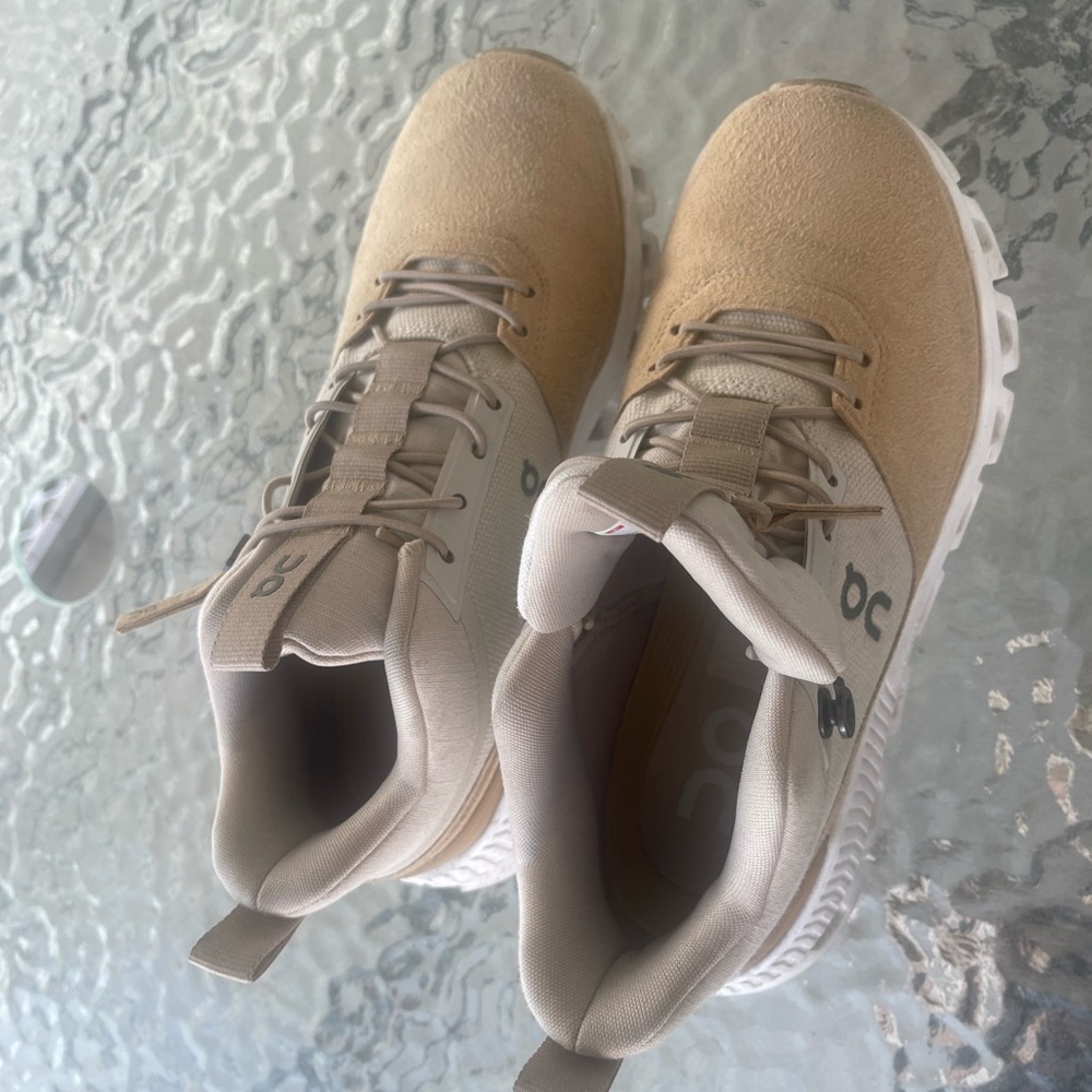 On- Swiss engineering. Size 5.5